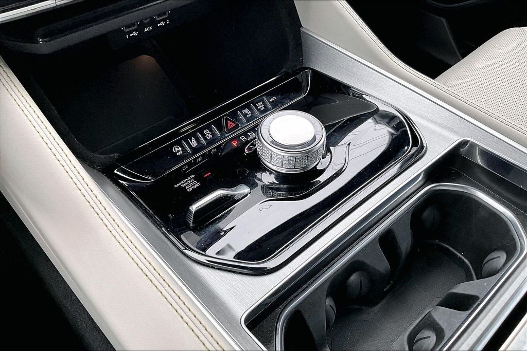 2025 Jeep Wagoneer Base