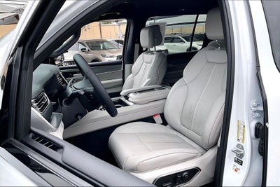 2025 Jeep Wagoneer Base
