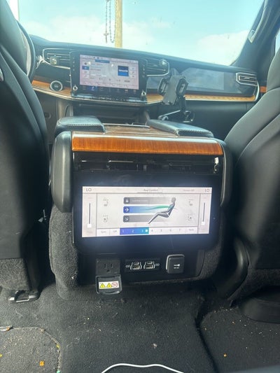 2022 Jeep Grand Wagoneer Series III