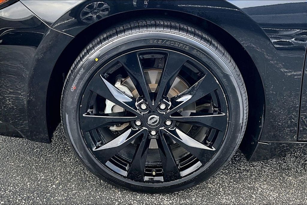 2023 Nissan Maxima SR