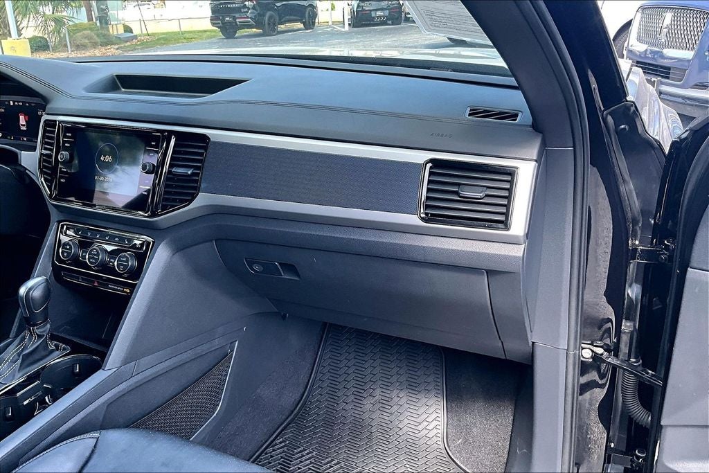 2023 Volkswagen Atlas Cross Sport 2.0T SEL R-Line Black