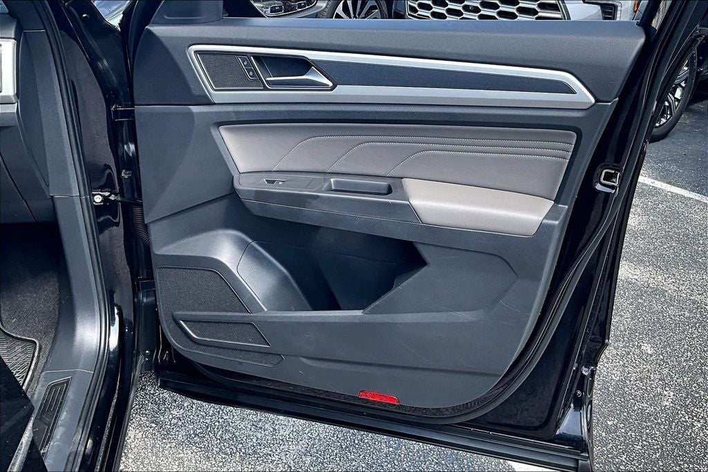 2023 Volkswagen Atlas Cross Sport 2.0T SEL R-Line Black