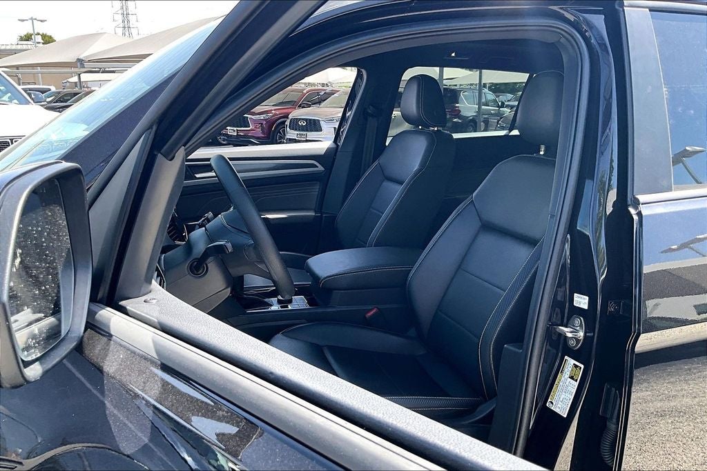 2023 Volkswagen Atlas Cross Sport 2.0T SEL R-Line Black