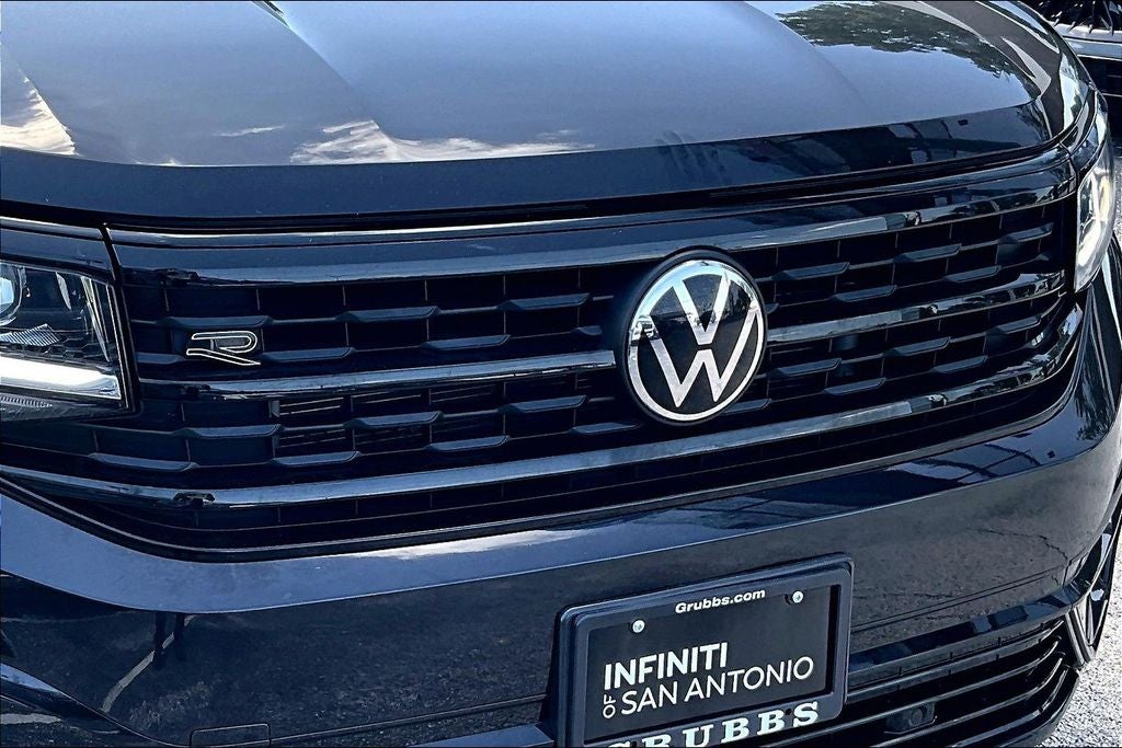 2023 Volkswagen Atlas Cross Sport 2.0T SEL R-Line Black