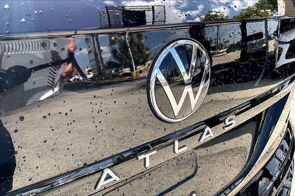 2023 Volkswagen Atlas Cross Sport 2.0T SEL R-Line Black