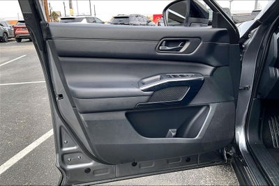 2024 Nissan Pathfinder S