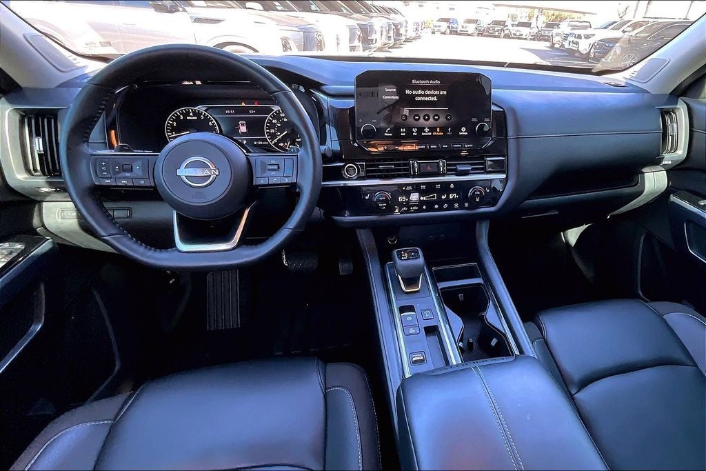 2023 Nissan Pathfinder SL