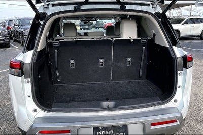 2025 Nissan Pathfinder SL