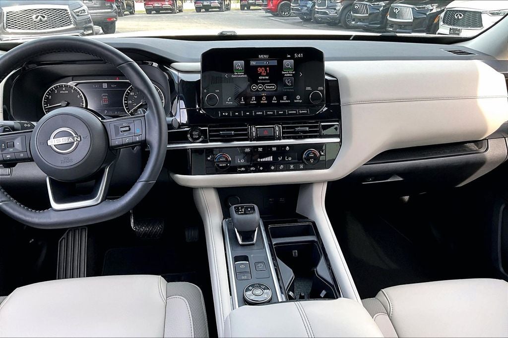 2025 Nissan Pathfinder SL
