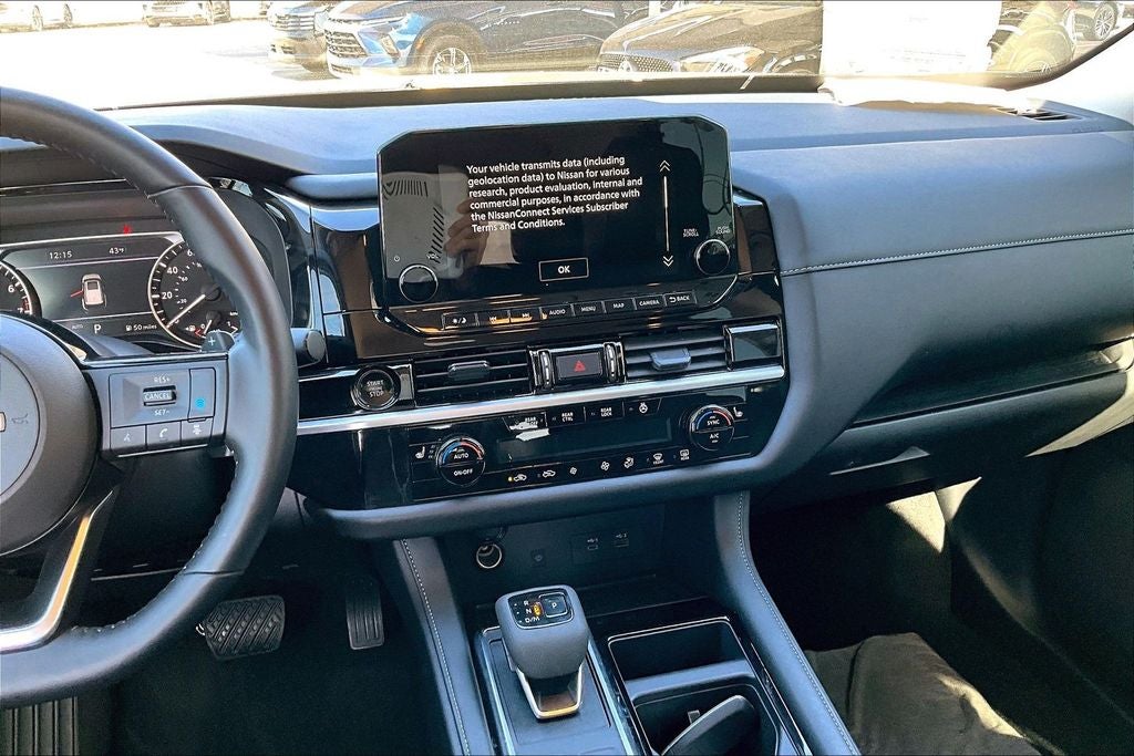 2025 Nissan Pathfinder SL