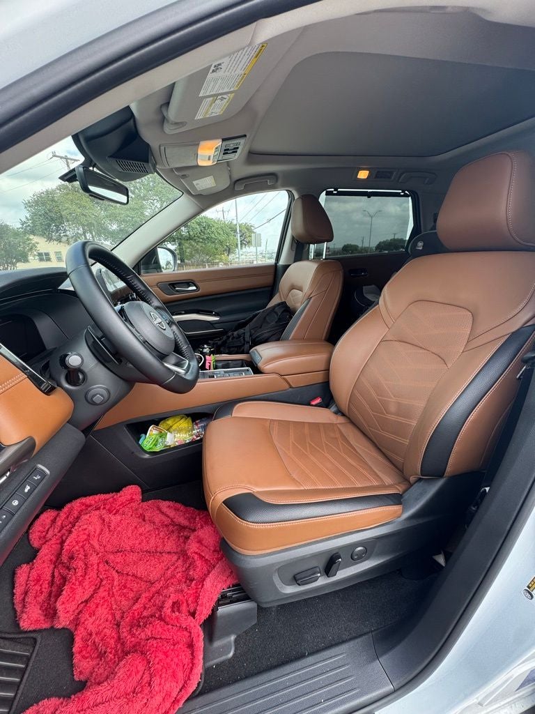 2025 Nissan Pathfinder Platinum