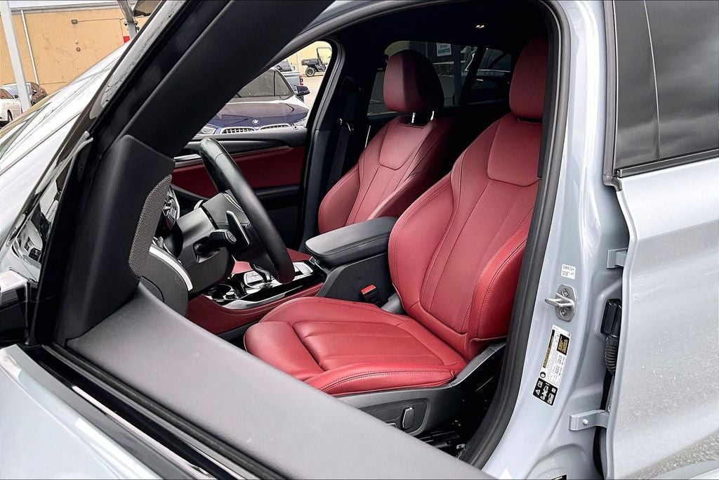2025 BMW X4 xDrive30i