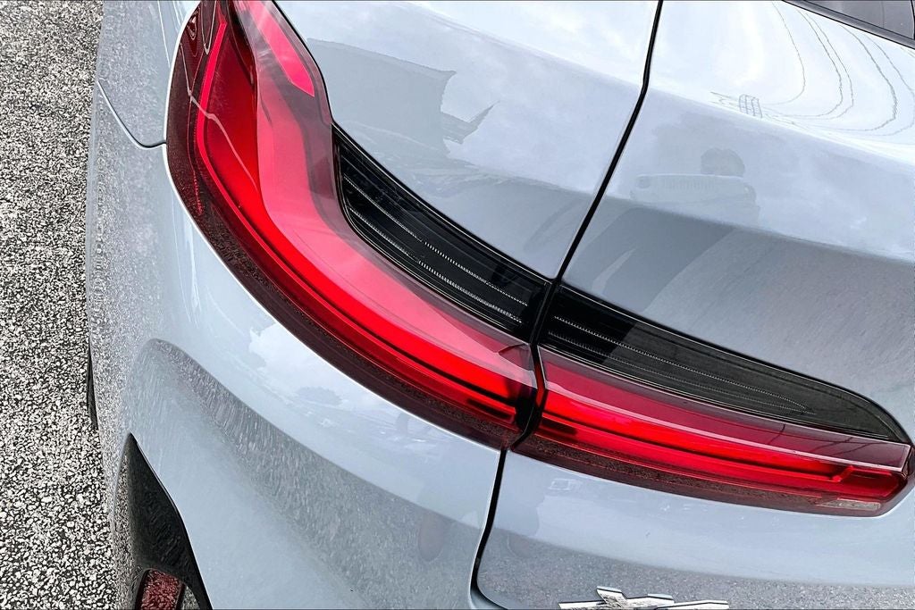 2025 BMW X4 xDrive30i