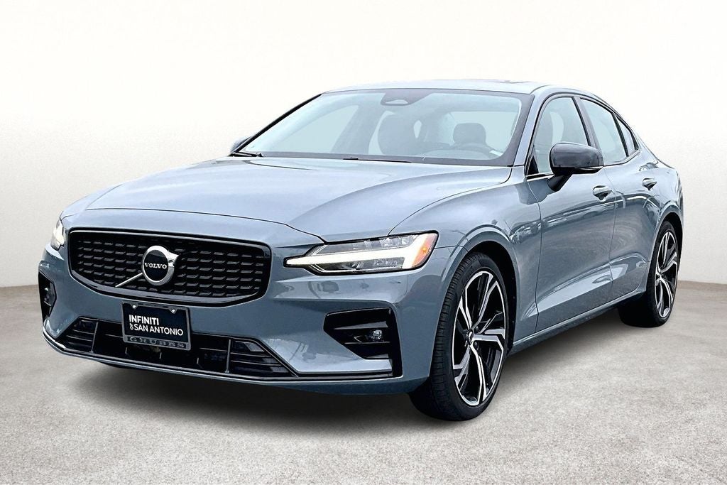 2024 Volvo S60 B5 Core Dark Theme