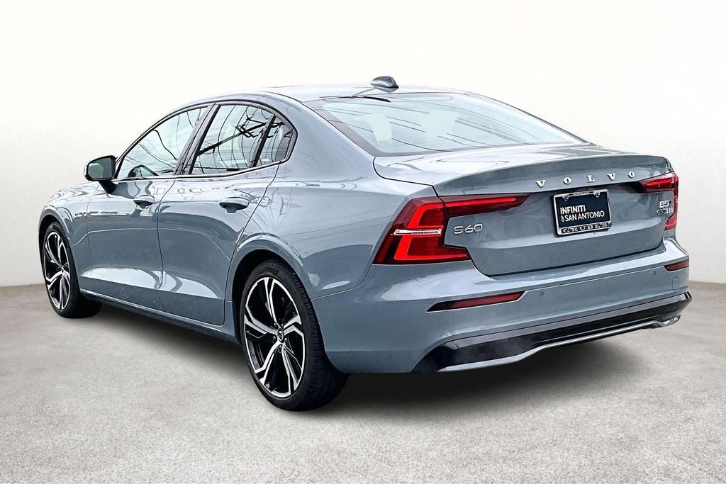 2024 Volvo S60 B5 Core Dark Theme