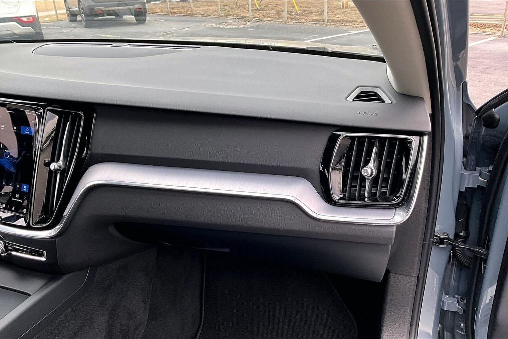 2024 Volvo S60 B5 Core Dark Theme