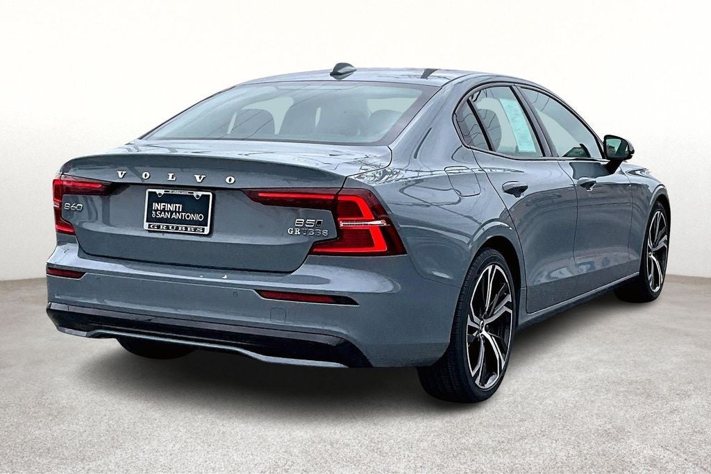 2024 Volvo S60 B5 Core Dark Theme