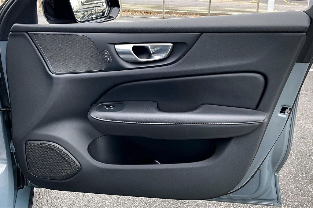 2024 Volvo S60 B5 Core Dark Theme