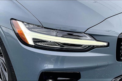 2024 Volvo S60 B5 Core Dark Theme