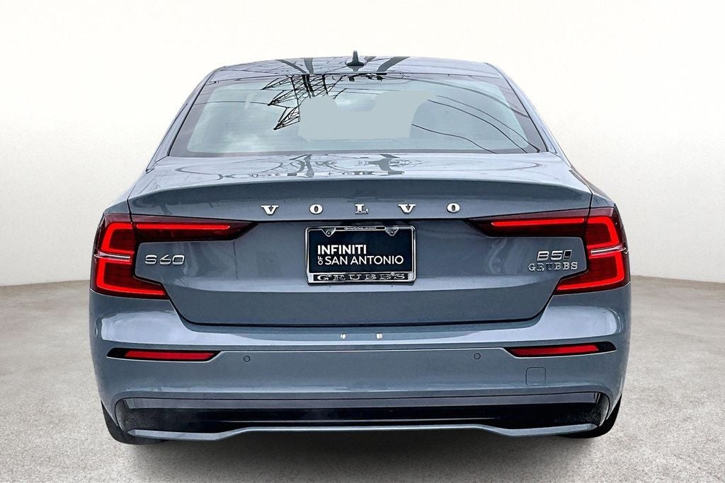 2024 Volvo S60 B5 Core Dark Theme