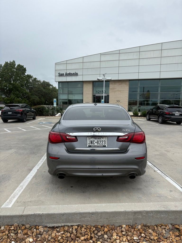 2017 INFINITI Q70L 3.7