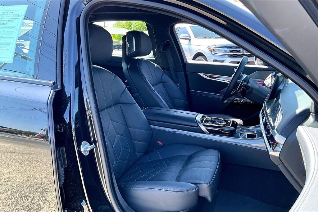 2024 BMW 7 Series 740i