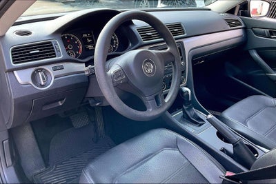2013 Volkswagen Passat 2.5L Wolfsburg Edition