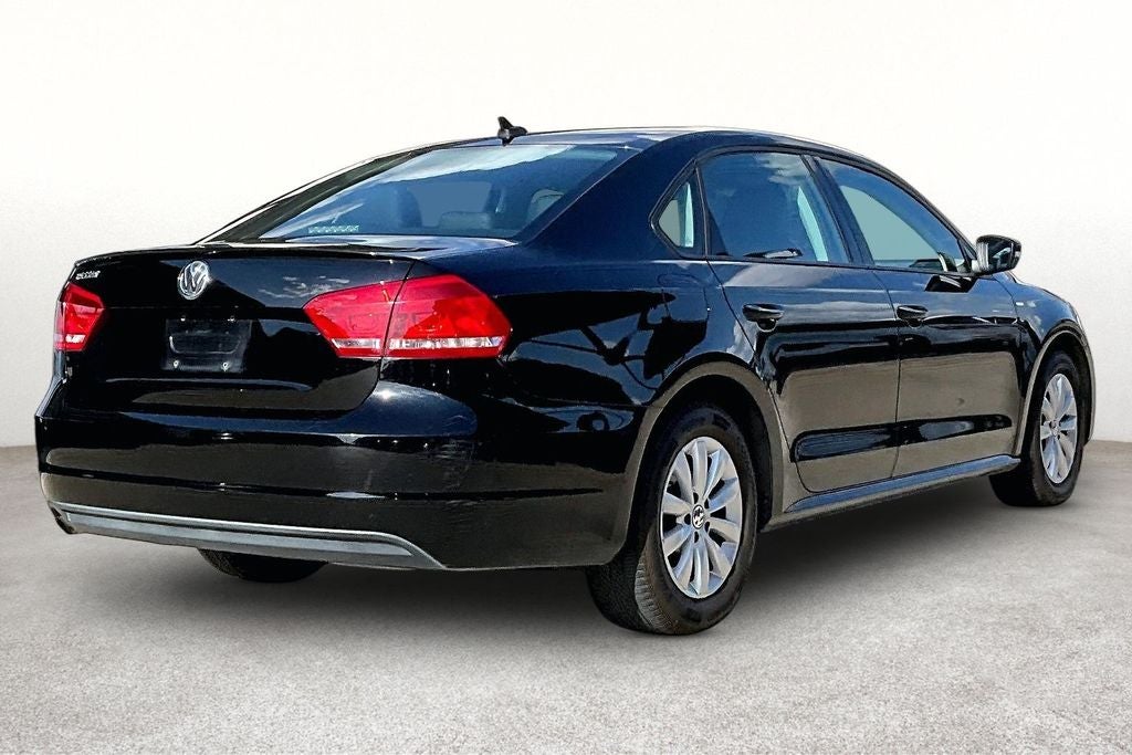 2013 Volkswagen Passat 2.5L Wolfsburg Edition