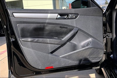 2013 Volkswagen Passat 2.5L Wolfsburg Edition