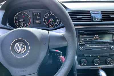 2013 Volkswagen Passat 2.5L Wolfsburg Edition