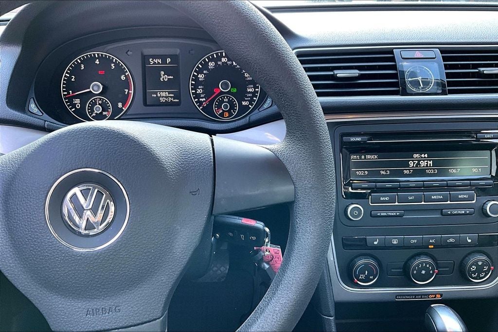 2013 Volkswagen Passat 2.5L Wolfsburg Edition
