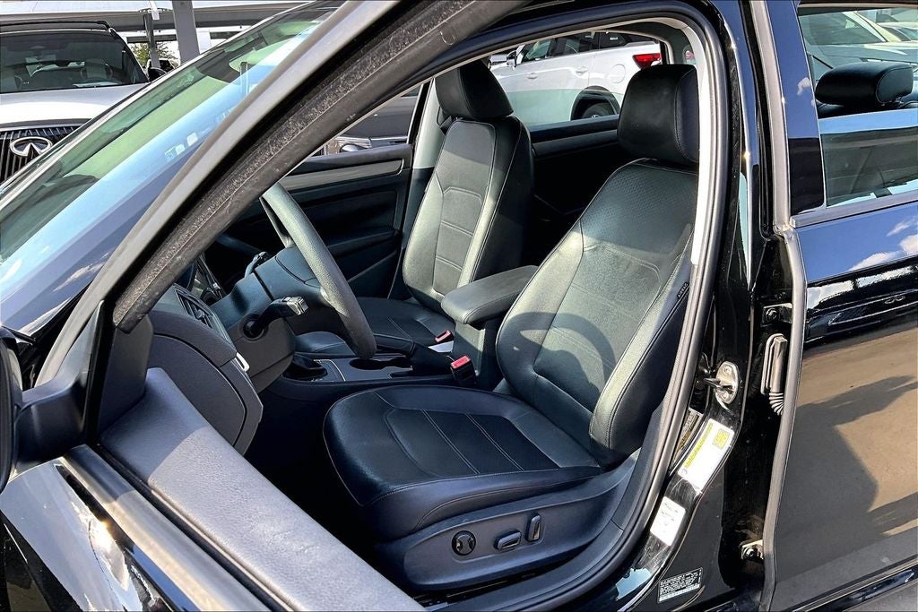 2013 Volkswagen Passat 2.5L Wolfsburg Edition