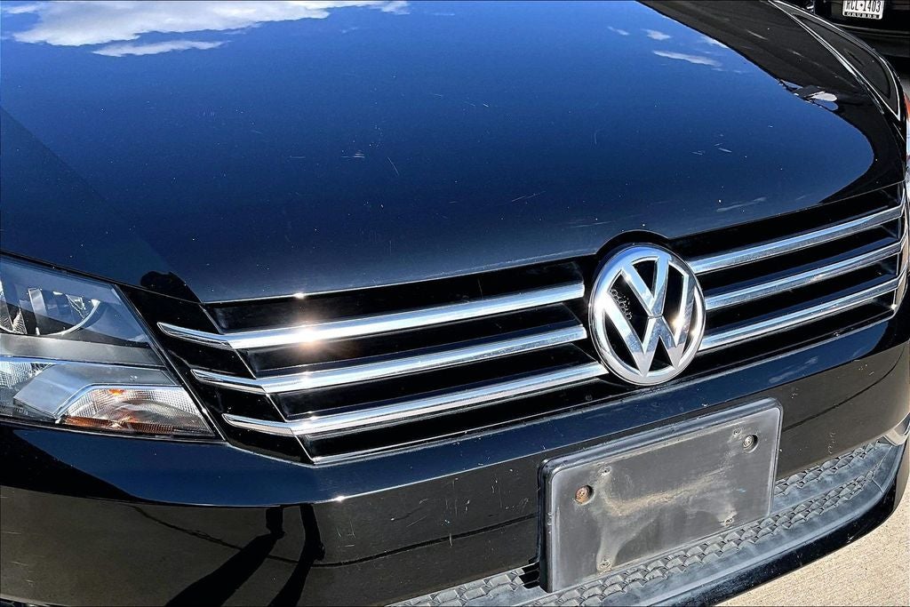2013 Volkswagen Passat 2.5L Wolfsburg Edition