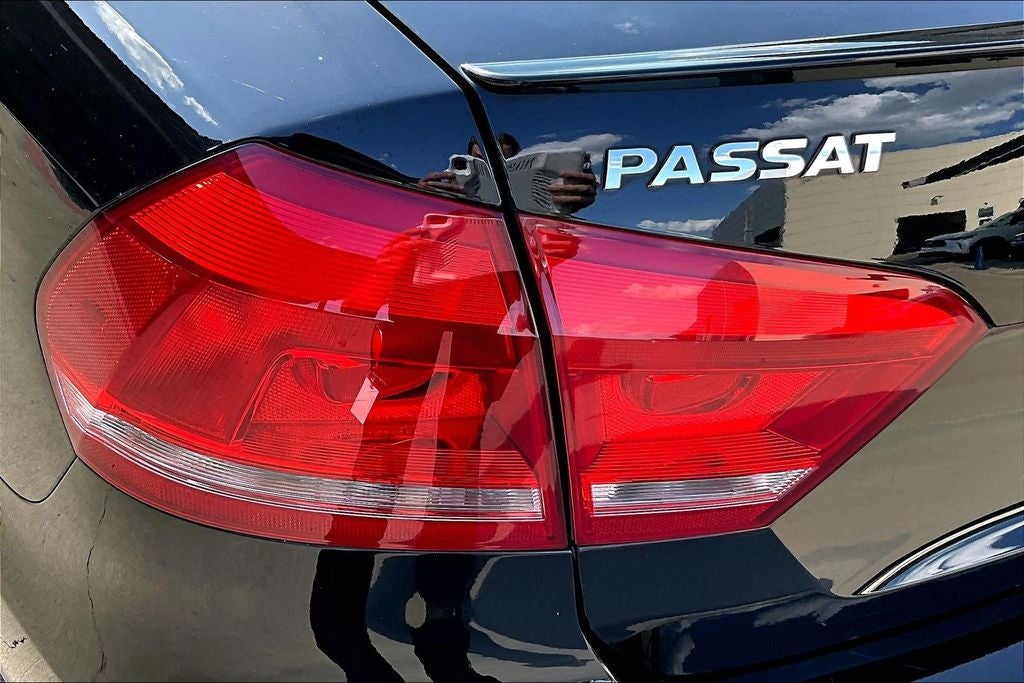 2013 Volkswagen Passat 2.5L Wolfsburg Edition