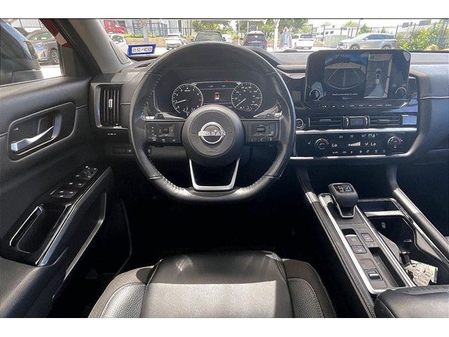 2022 Nissan Pathfinder SL