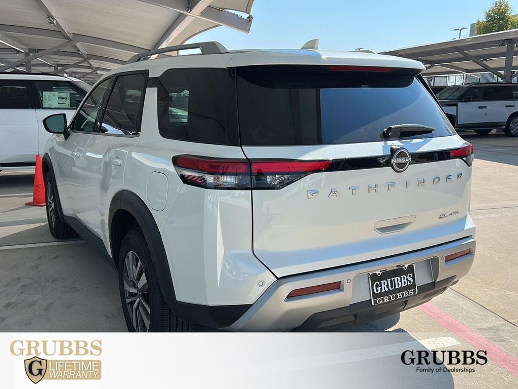 2023 Nissan Pathfinder SL