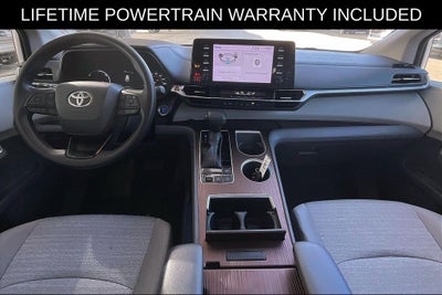 2022 Toyota Sienna LE 8 Passenger