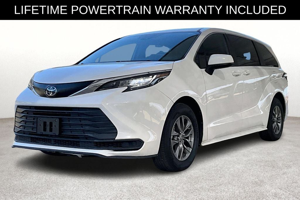 2022 Toyota Sienna LE 8 Passenger