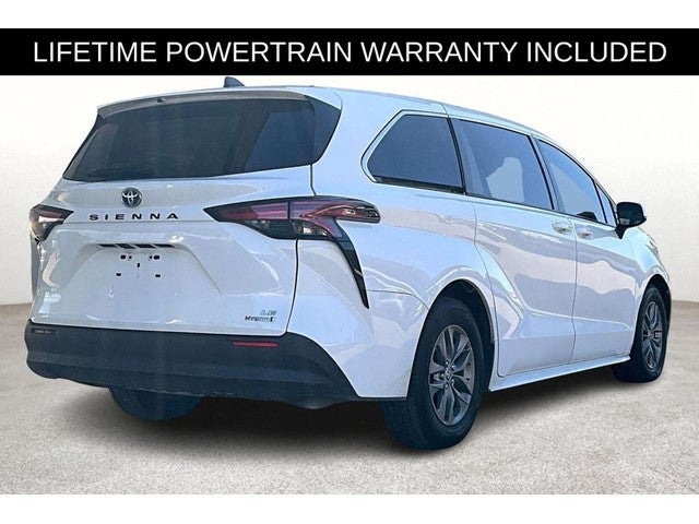 2022 Toyota Sienna LE 8 Passenger