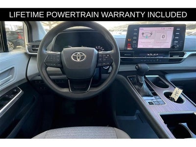 2022 Toyota Sienna LE 8 Passenger
