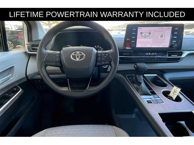 2022 Toyota Sienna LE 8 Passenger