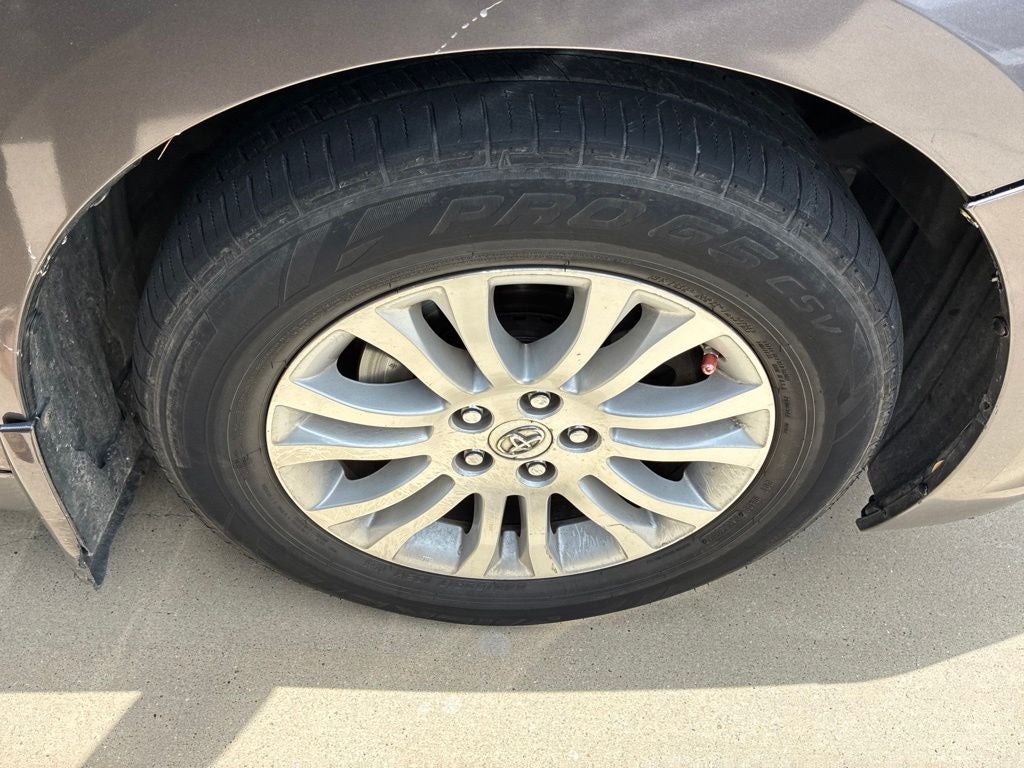 2013 Toyota Sienna XLE 8 Passenger