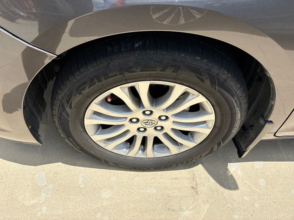 2013 Toyota Sienna XLE 8 Passenger