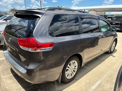 2013 Toyota Sienna XLE 8 Passenger