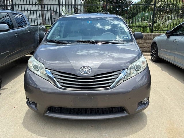 2013 Toyota Sienna XLE 8 Passenger