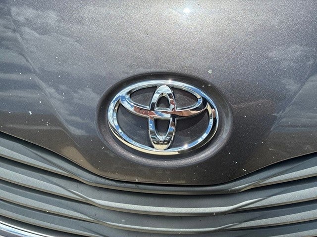 2013 Toyota Sienna XLE 8 Passenger