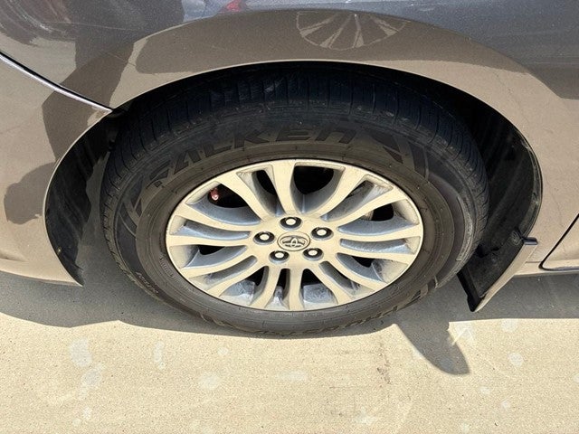 2013 Toyota Sienna XLE 8 Passenger