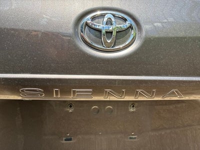 2013 Toyota Sienna XLE 8 Passenger