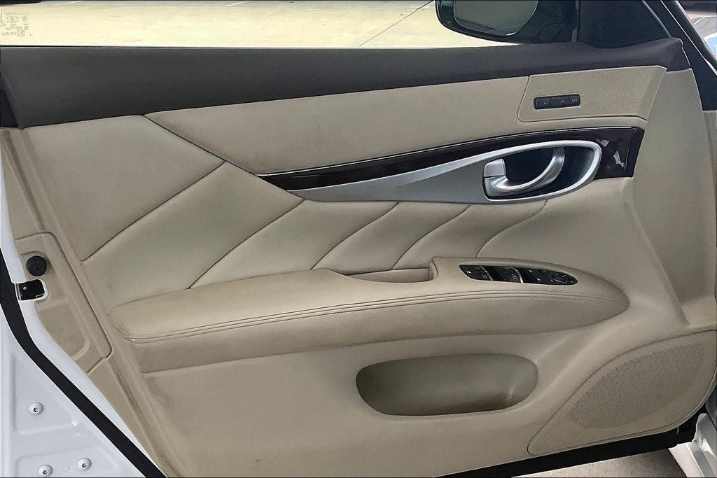 2015 INFINITI Q70 3.7
