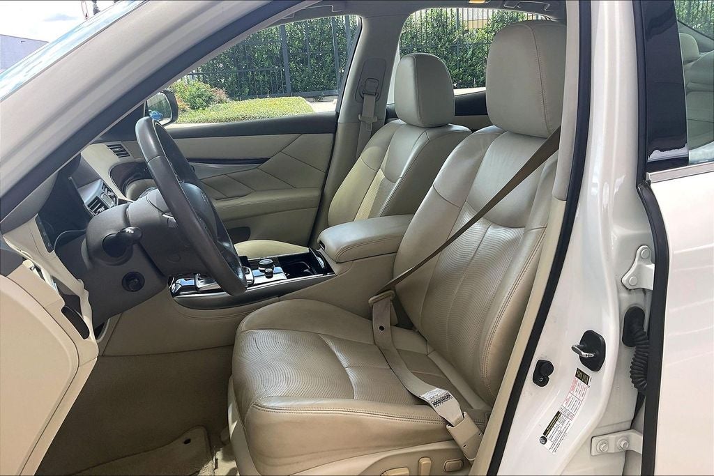 2015 INFINITI Q70 3.7
